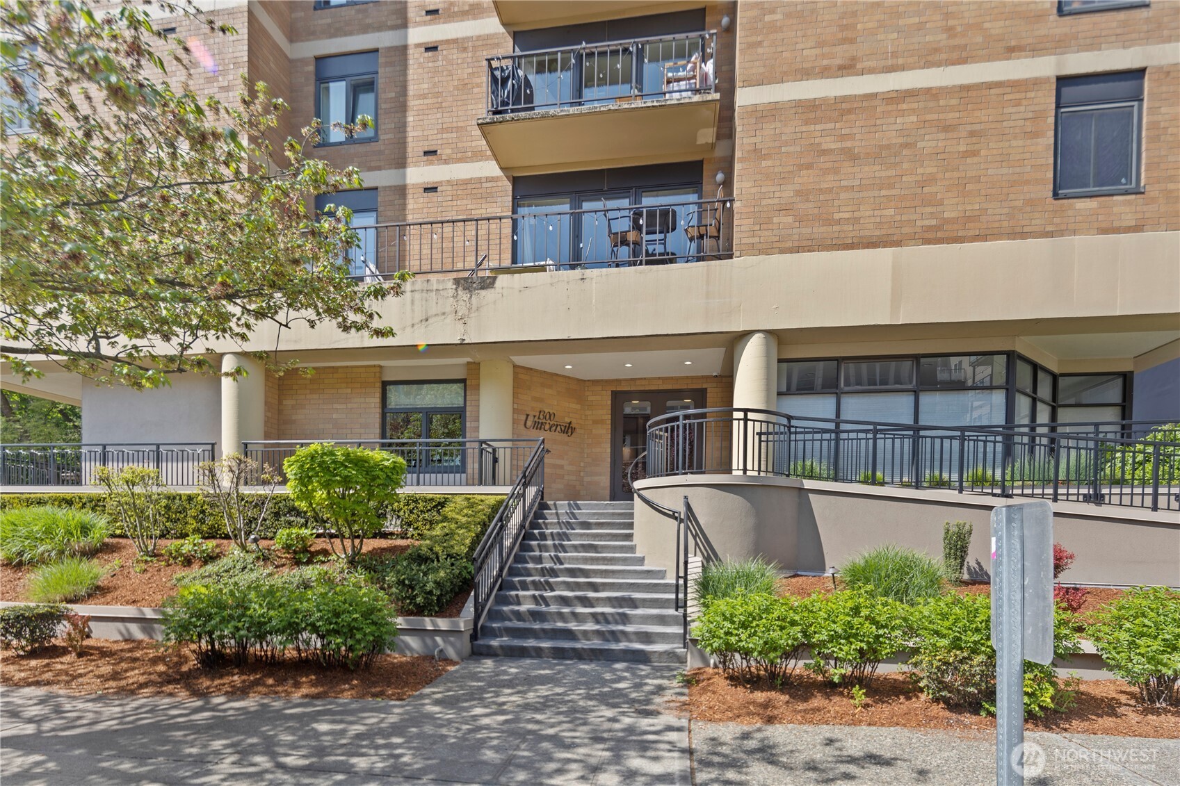 1300 University Street 2G
