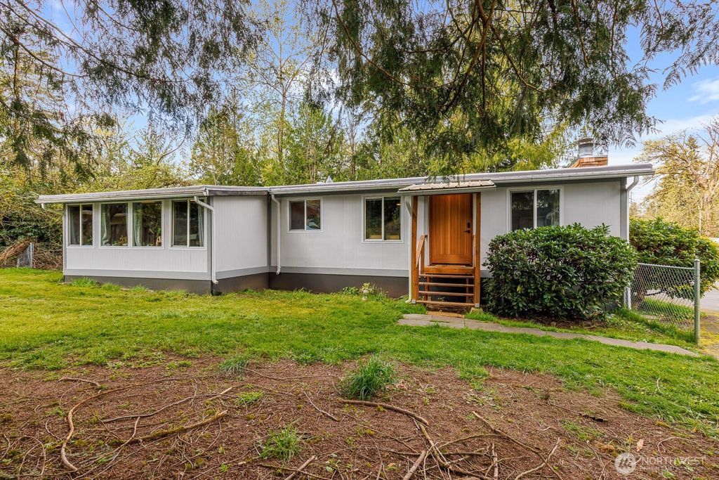 Photo of 18405 SE 162nd Street, Renton, WA 98058 (MLS # 2516087)