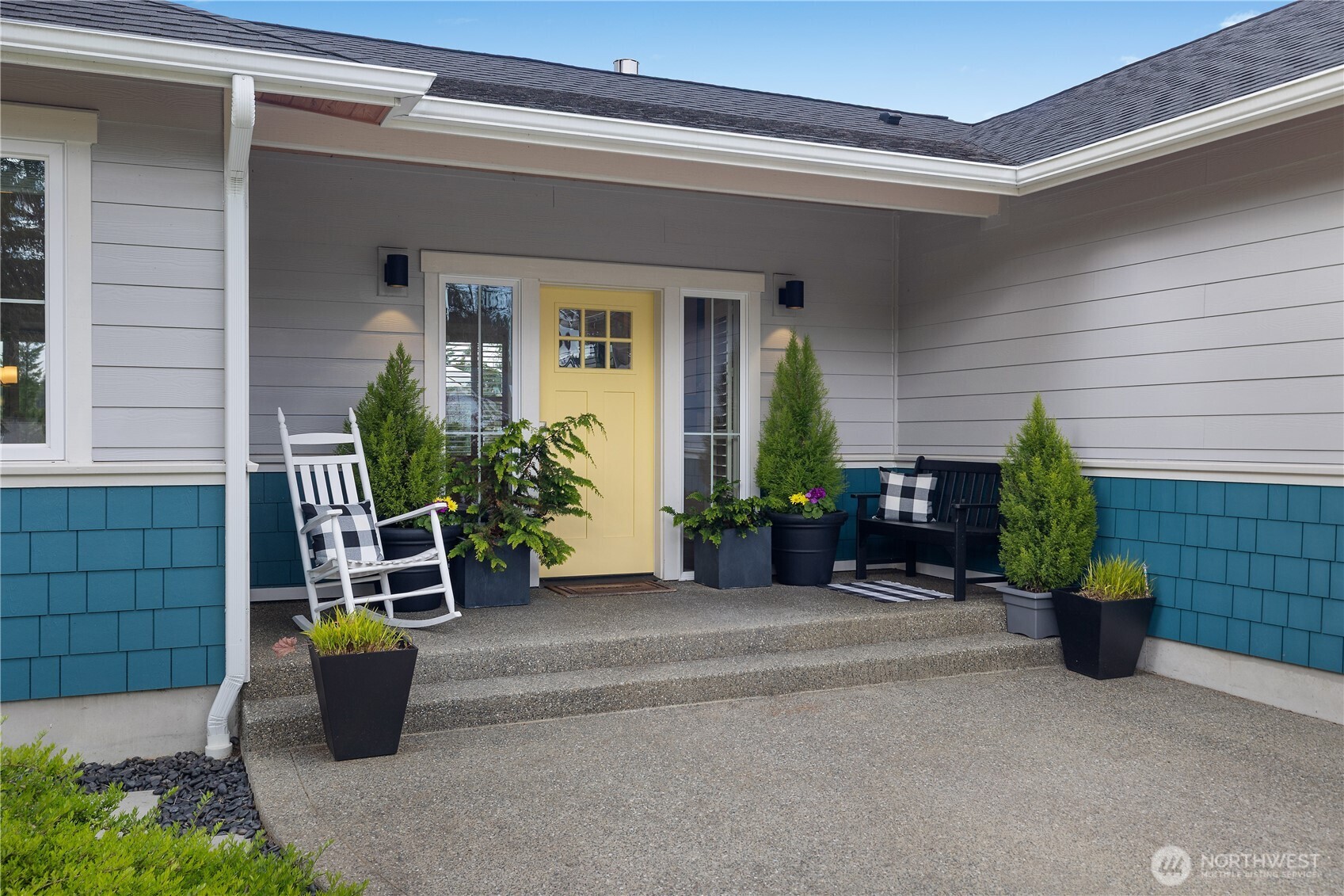 111 E Country Club Drive N