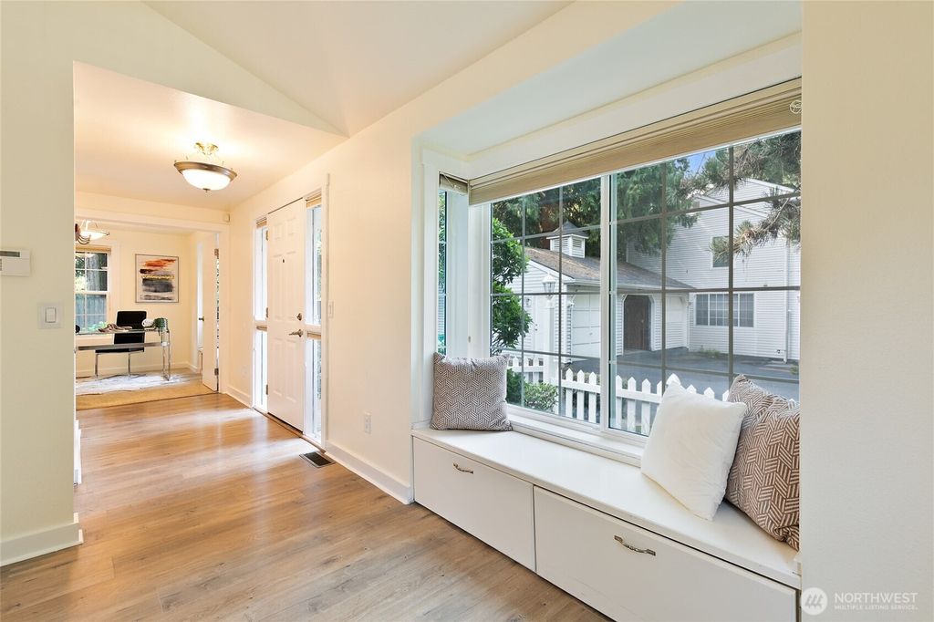 Photo of 10025 NE 129th Place, Kirkland, WA 98034 (MLS # 2509307)