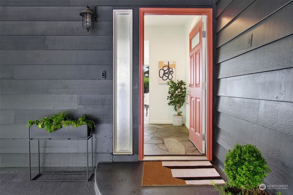 Photo of 13741 16th Avenue SW, Burien, WA 98166 (MLS # 2269020)