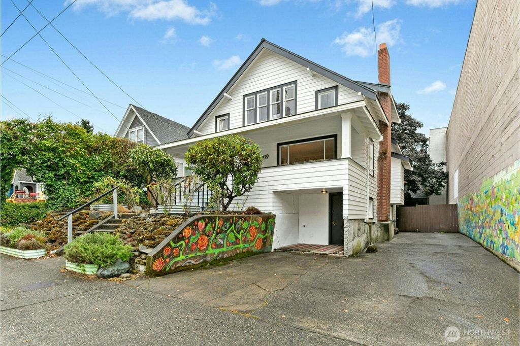 Photo of 1009 NE 70th Street, Seattle, WA 98115 (MLS # 2423407)