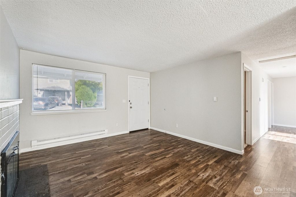 Photo of 11806 SE 318TH Place, Auburn, WA 98092 (MLS # 2434636)