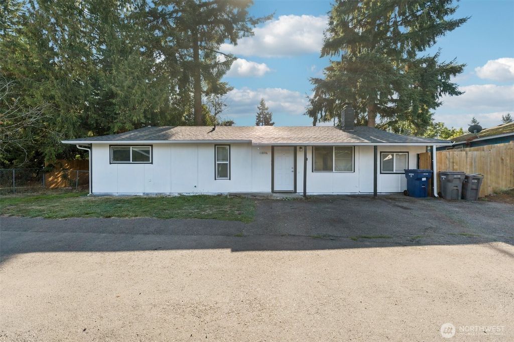Photo of 11806 SE 318TH Place, Auburn, WA 98092 (MLS # 2434636)