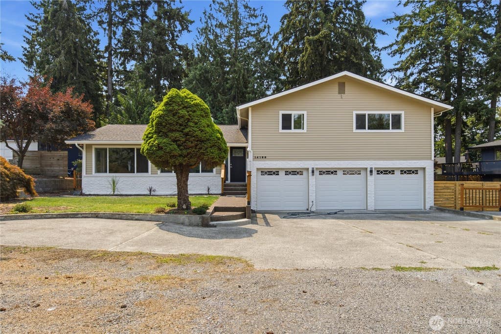 Photo of 14159 SE 144th Street, Renton, WA 98059 (MLS # 2564129)