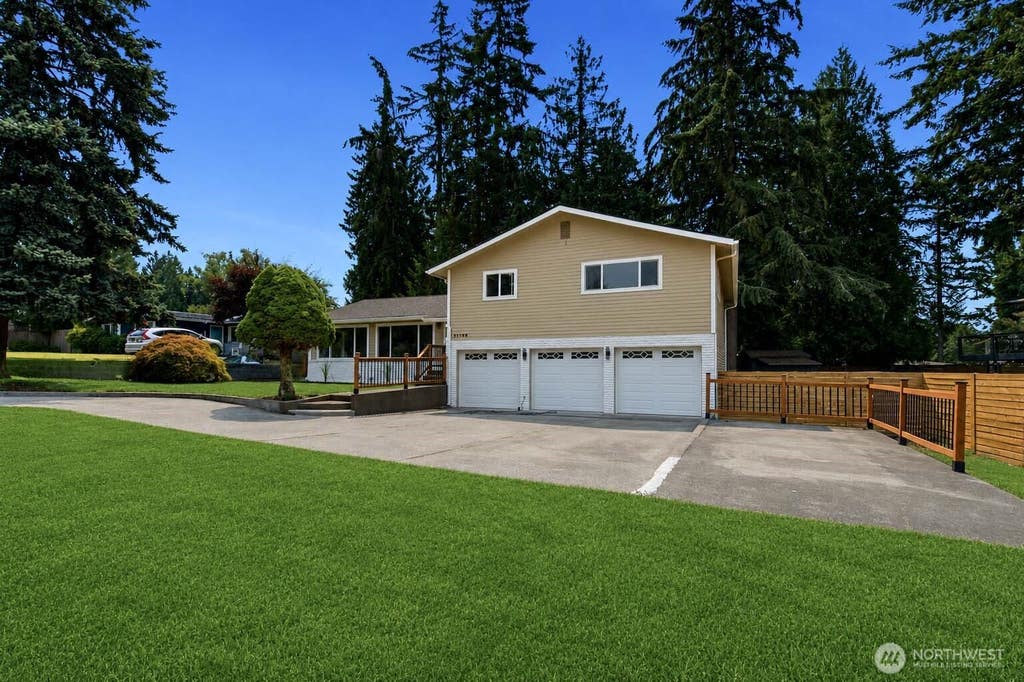 Photo of 14159 SE 144th Street, Renton, WA 98059 (MLS # 2564129)