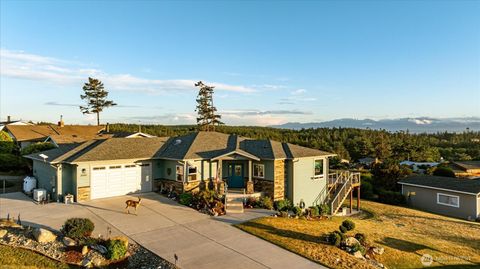 Photo of 2591 El Mar Street, Coupeville, WA 98239 (MLS # 2537727)