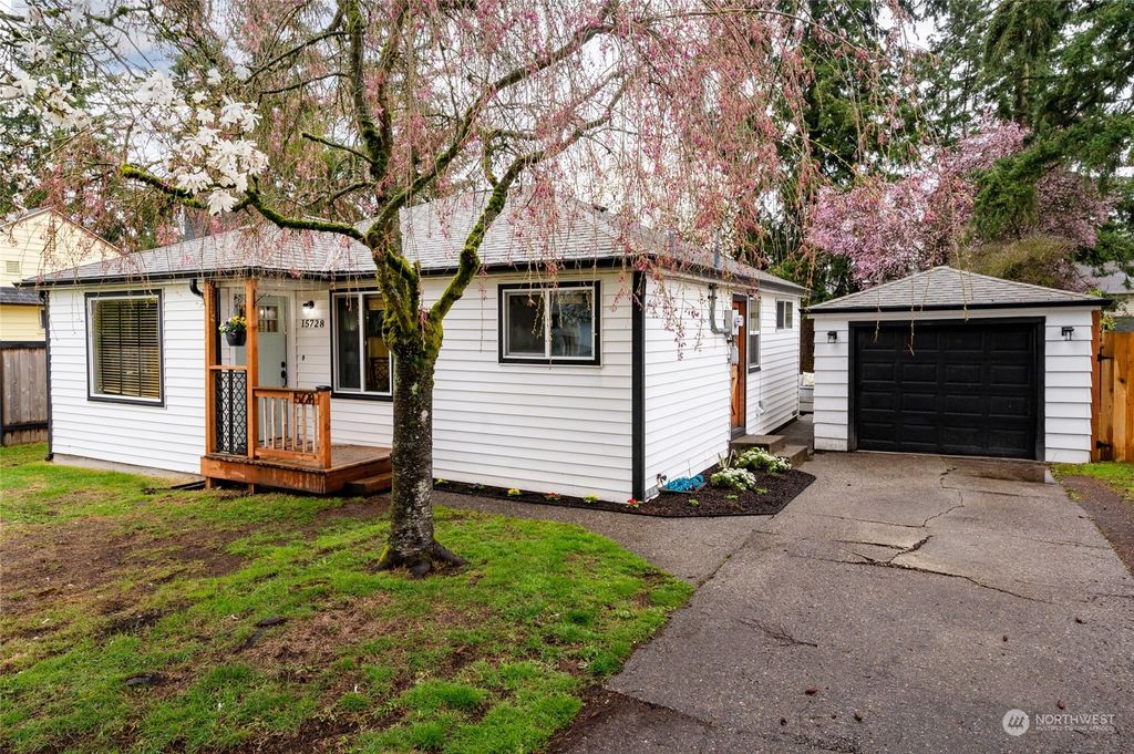 Photo of 15728 Midvale Avenue N, Shoreline, WA 98133 (MLS # 2054045)