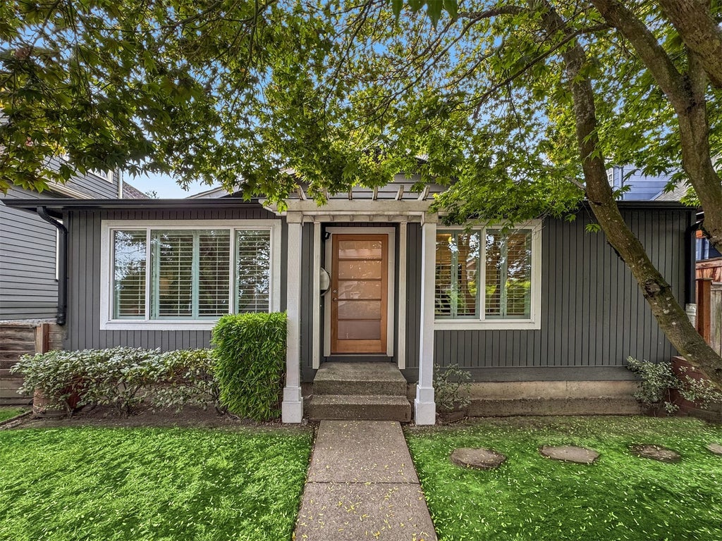 Photo of 607 23rd Avenue E, Seattle, WA 98112 (MLS # 2598316)