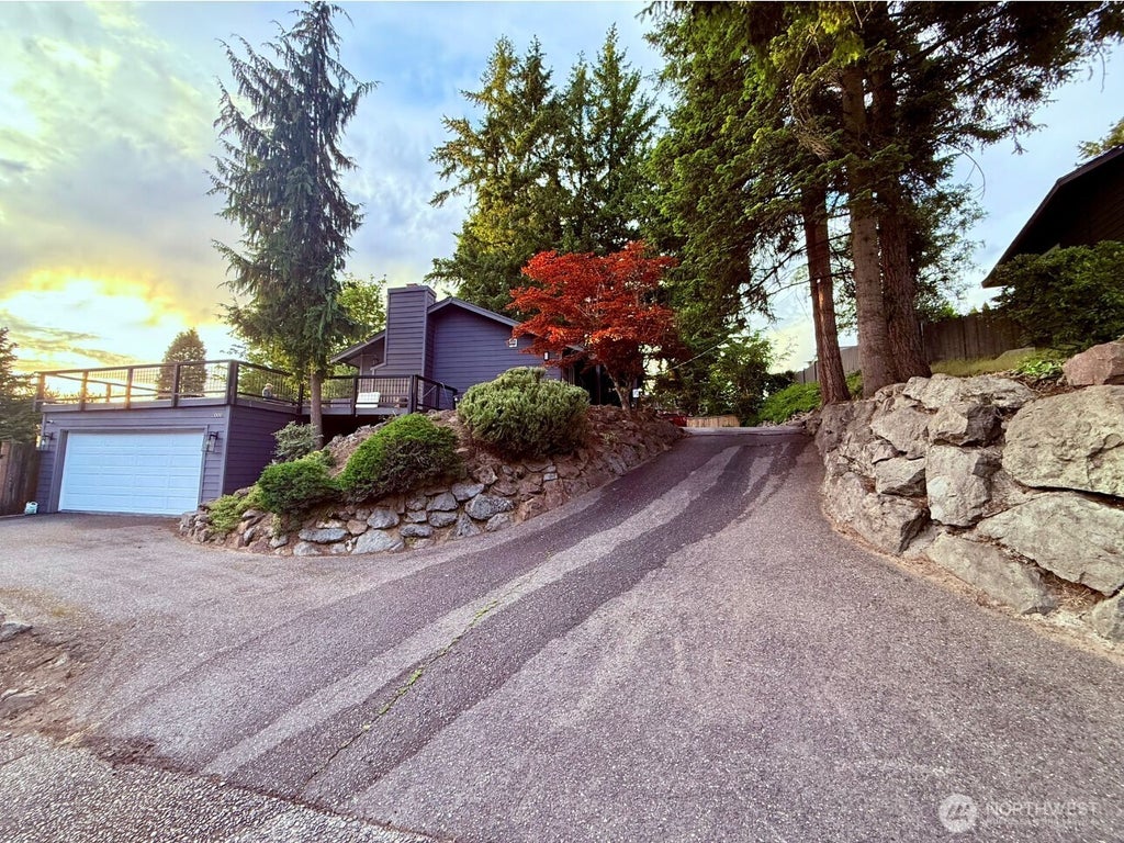 Photo of 2000 NE 27th Street, Renton, WA 98056 (MLS # 2584936)