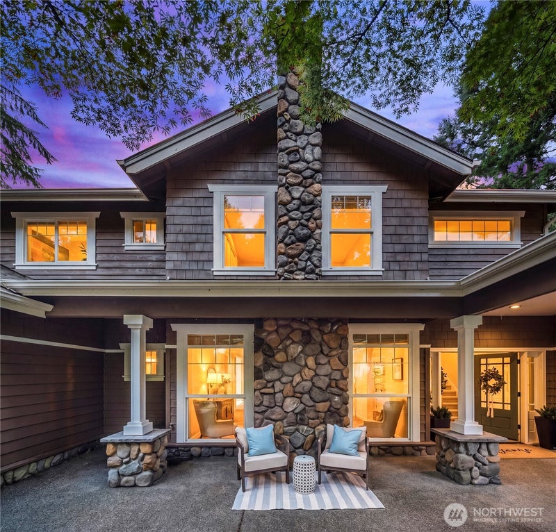 2609 E Beaver Lake Drive SE