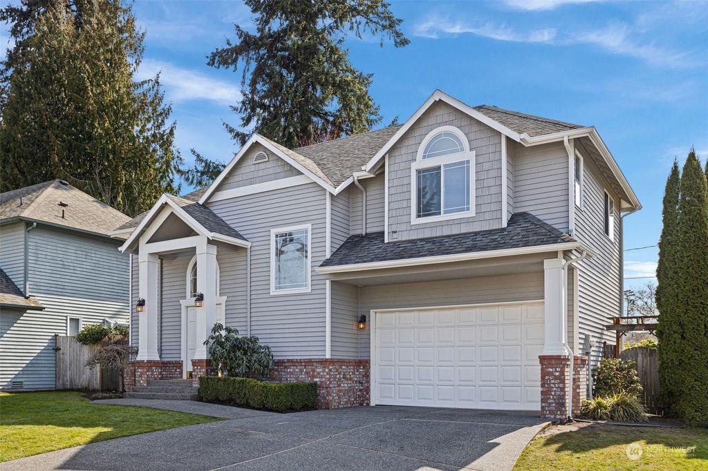 Photo of 2015 NE 28th Place, Renton, WA 98056 (MLS # 2046111)