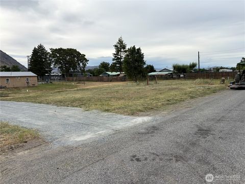 Photo of 107 Sage Street, Brewster, WA 98812 (MLS # 2554312)