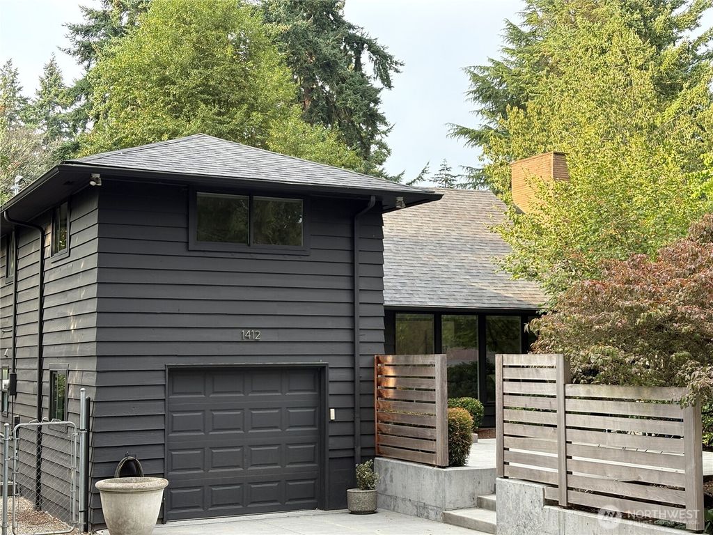 Photo of 1412 SW 168th Street, Normandy Park, WA 98166 (MLS # 2417461)
