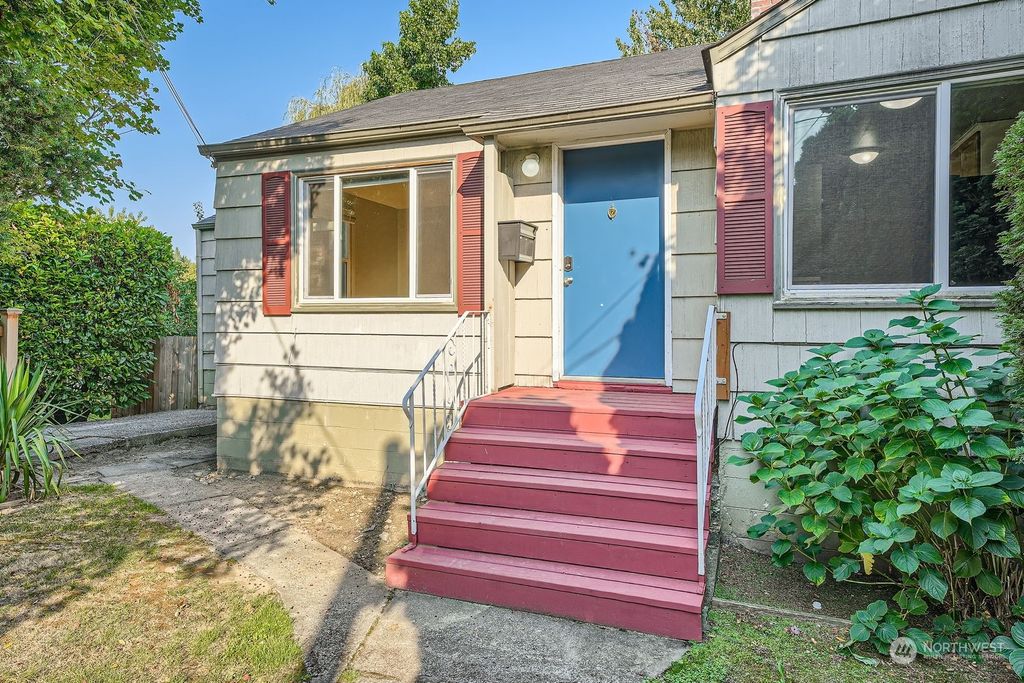 Photo of 112 29th Avenue E, Seattle, WA 98112 (MLS # 2288277)