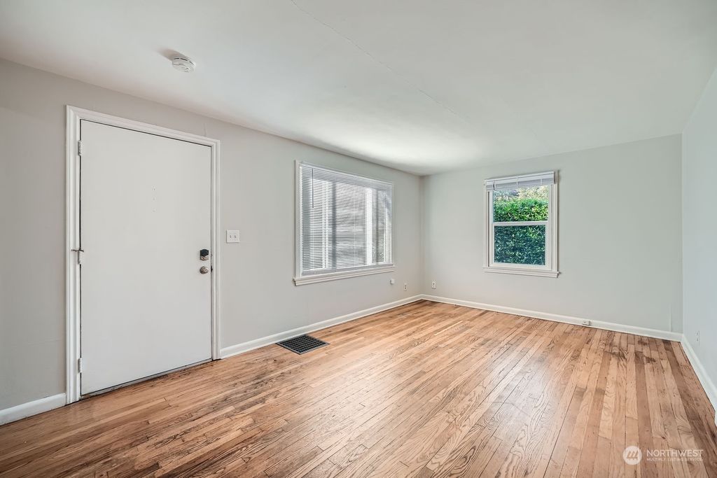 Photo of 112 29th Avenue E, Seattle, WA 98112 (MLS # 2288277)