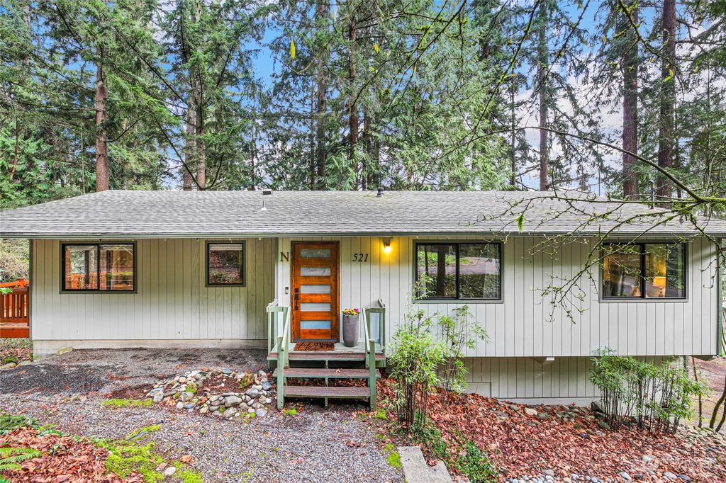 Photo of 521 SW Forest Drive, Issaquah, WA 98027 (MLS # 2208020)