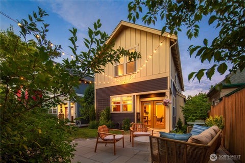Photo of 925 Martin Luther King Jr Way, Seattle, WA 98122 (MLS # 2544156)