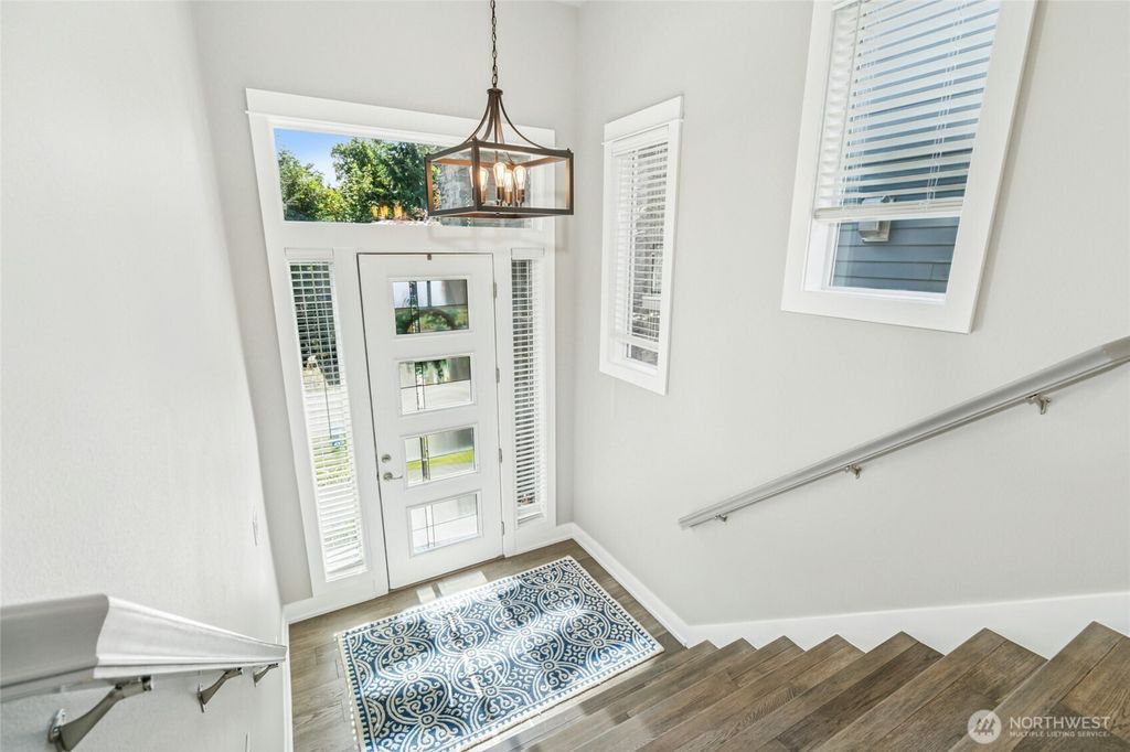 Photo of 7223 NE 118th Court, Kirkland, WA 98034 (MLS # 2434087)