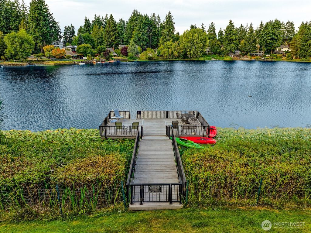 Photo of 322 N 134th Street #306, Seattle, WA 98133 (MLS # 2506445)