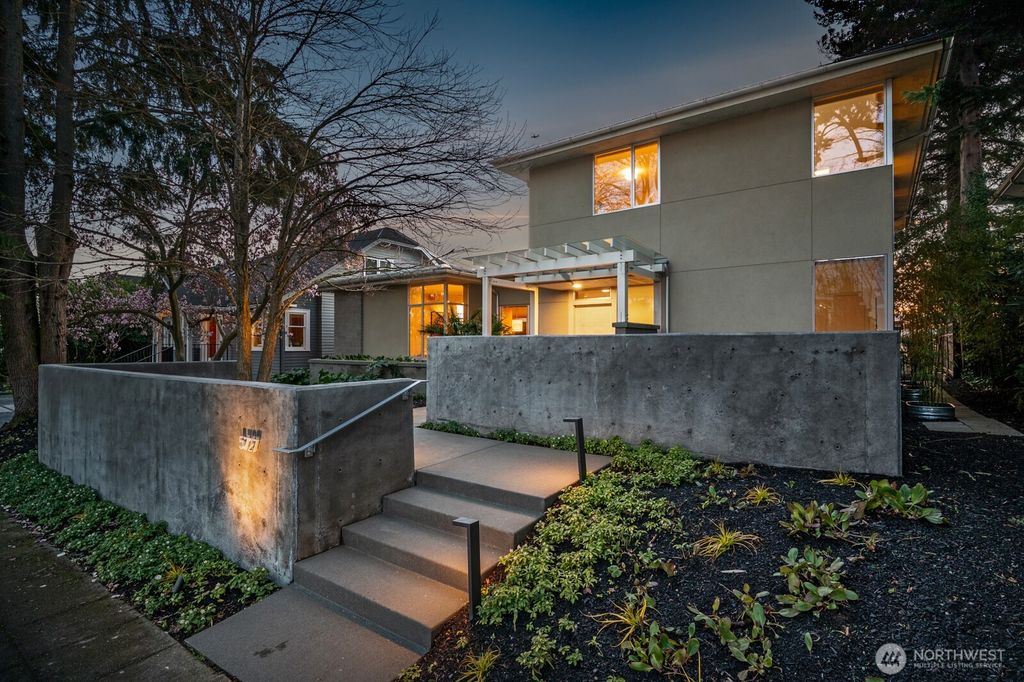 Photo of 5727 33rd Avenue NE, Seattle, WA 98105 (MLS # 2494045)