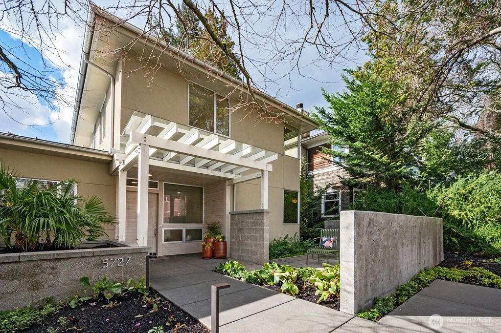 Photo of 5727 33rd Avenue NE, Seattle, WA 98105 (MLS # 2494045)