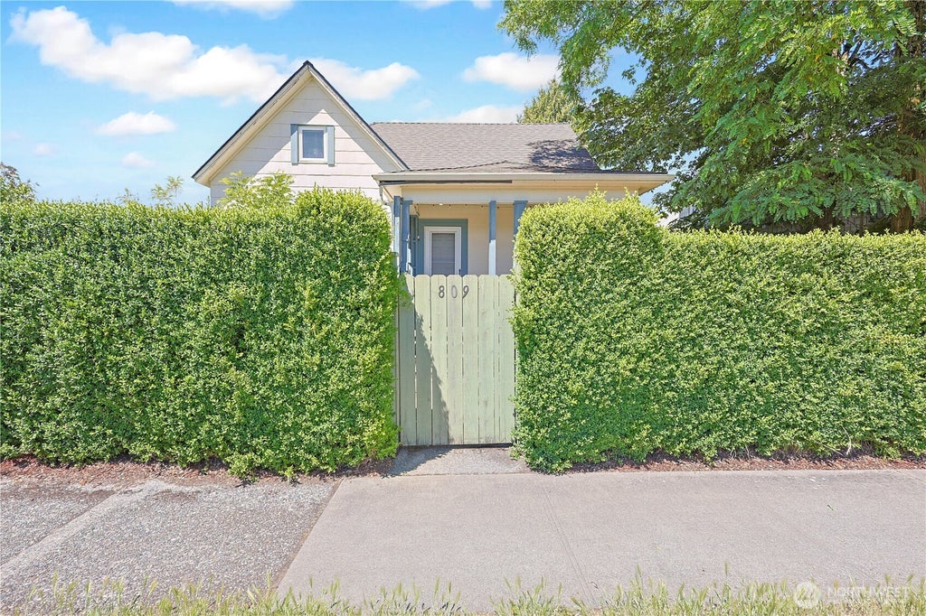 Photo of 809 E Morton Street, Tacoma, WA 98404 (MLS # 2540062)