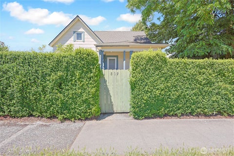 Photo of 809 E Morton Street, Tacoma, WA 98404 (MLS # 2540062)