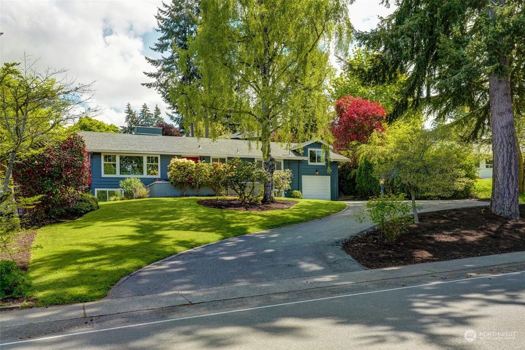 Photo of 18654 Marine View Drive SW, Normandy Park, WA 98166 (MLS # 2066336)