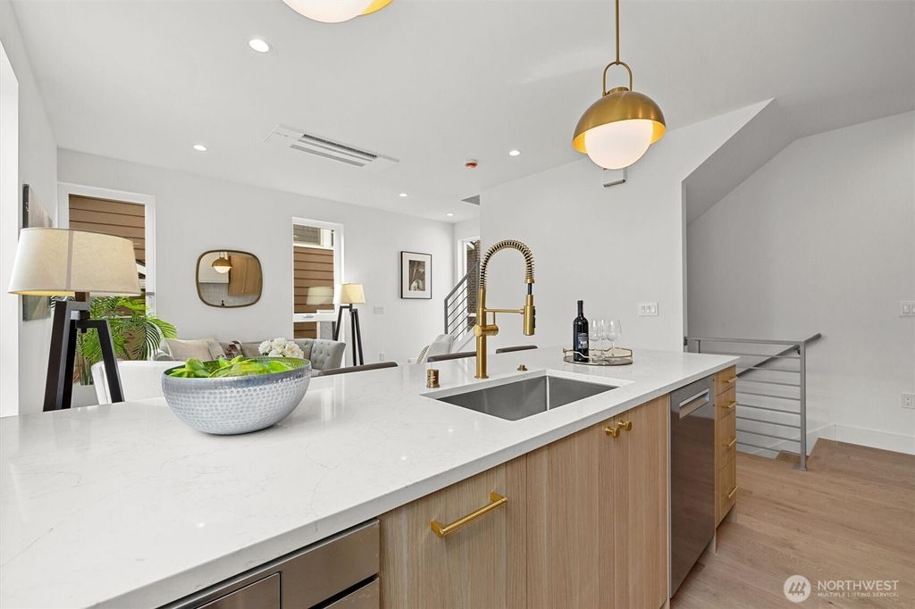 listing image 9362662484552182488