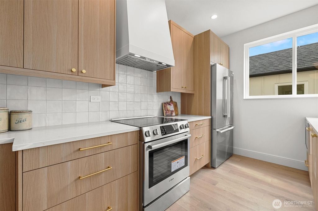 listing image 9366078838643903458