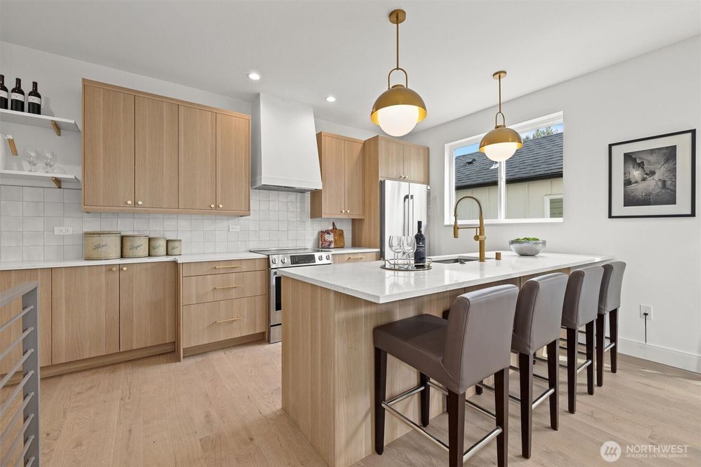 listing image 9360477588006544460