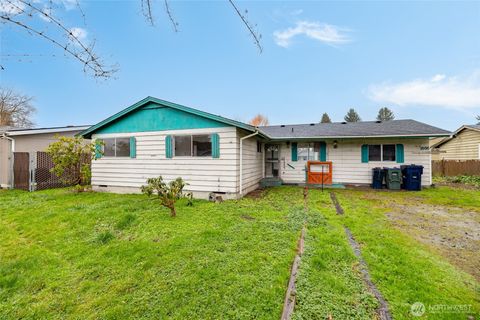Photo of 1006 Fidalgo Street, Sedro Woolley, WA 98284 (MLS # 2465726)