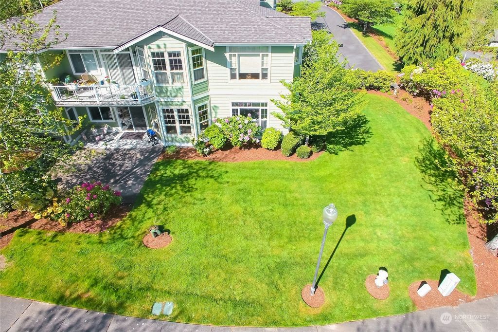 Photo of 22563 SE 45th Lane, Issaquah, WA 98029 (MLS # 2057144)