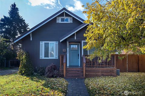 Photo of 302 E Washington Avenue, Ellensburg, WA 98926 (MLS # 2450882)