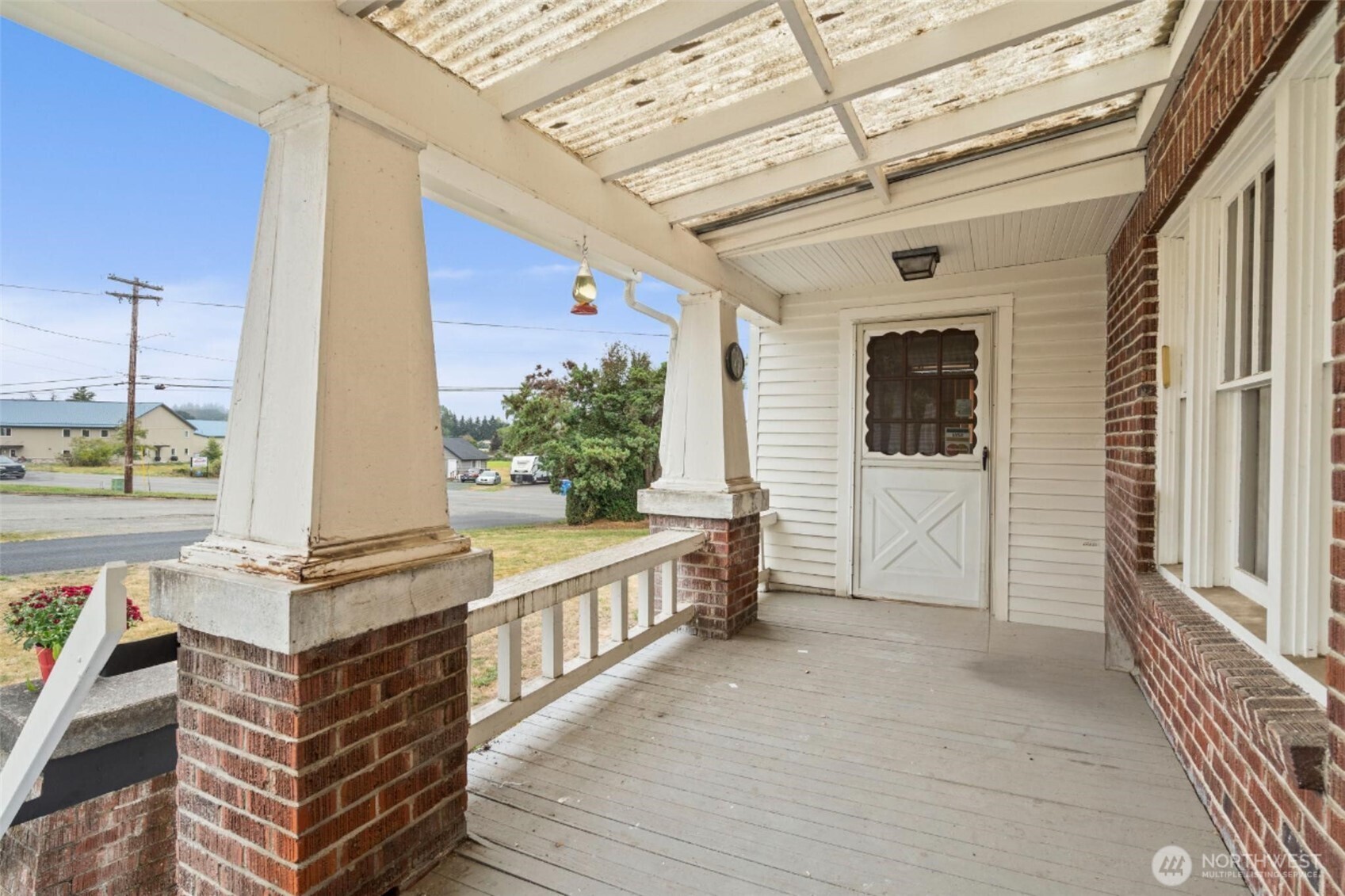 26 SE Spring Street