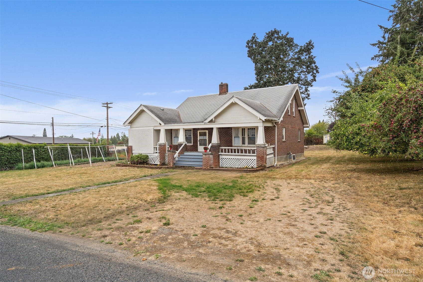26 SE Spring Street