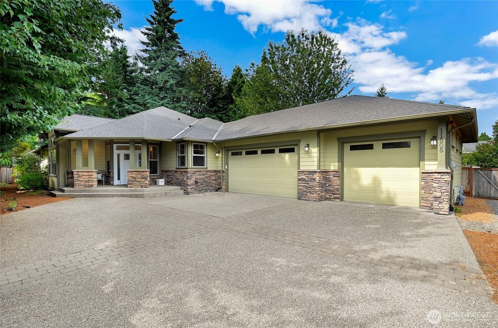 Photo of 11505 111th Place NE, Kirkland, WA 98033 (MLS # 2411601)