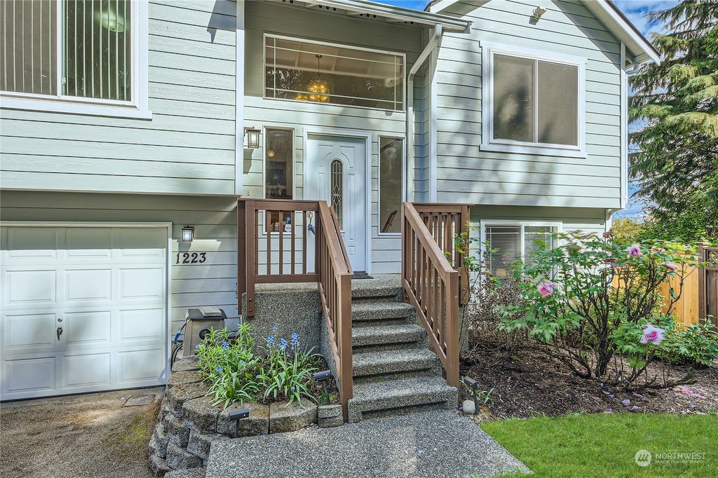 Photo of 1223 NE 148th Street, Shoreline, WA 98155 (MLS # 2235432)
