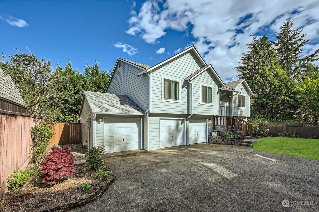 Photo of 1223 NE 148th Street, Shoreline, WA 98155 (MLS # 2235432)