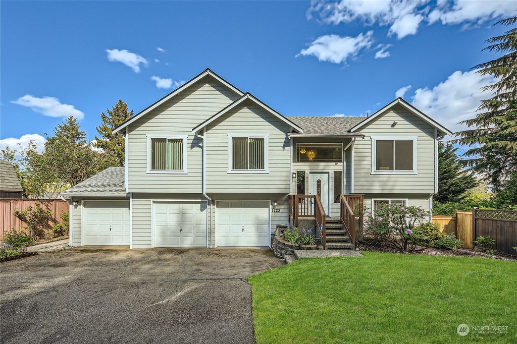 Photo of 1223 NE 148th Street, Shoreline, WA 98155 (MLS # 2235432)