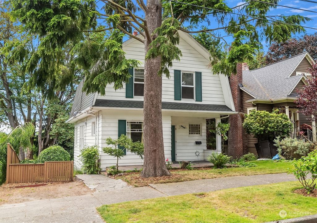 Photo of 7025 16th Avenue NE, Seattle, WA 98115 (MLS # 2253468)
