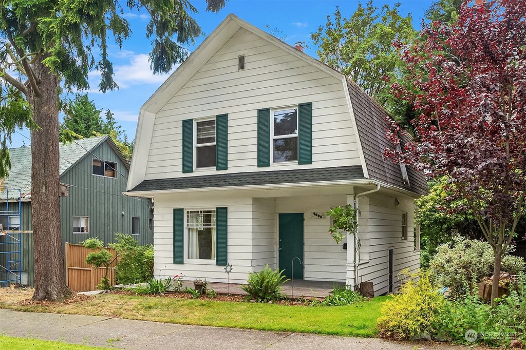Photo of 7025 16th Avenue NE, Seattle, WA 98115 (MLS # 2253468)