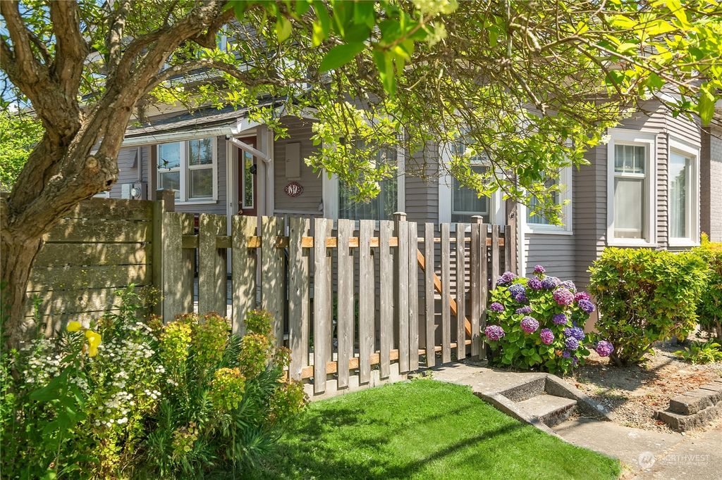 Photo of 1832 Wetmore Avenue, Everett, WA 98201 (MLS # 2264828)