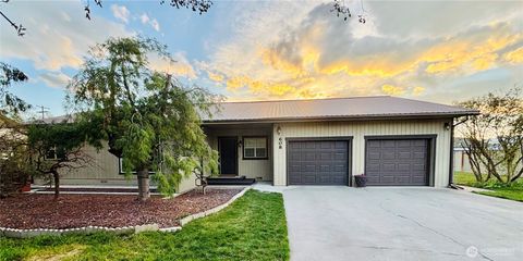 Photo of 608 Golden Street, Oroville, WA 98844 (MLS # 2500309)