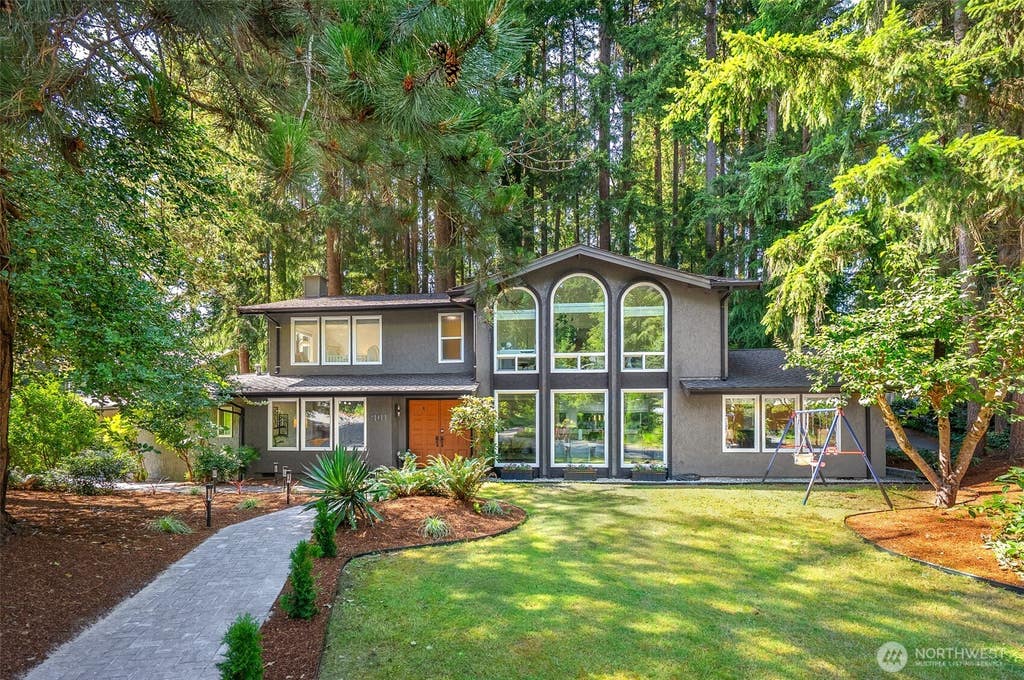 Photo of 901 Brentwood Place, Everett, WA 98203 (MLS # 2553115)