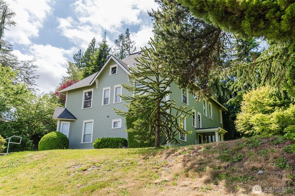 Photo of 3722 Oakes Avenue, Everett, WA 98201 (MLS # 2393324)