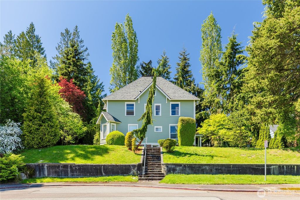 Photo of 3722 Oakes Avenue, Everett, WA 98201 (MLS # 2393324)