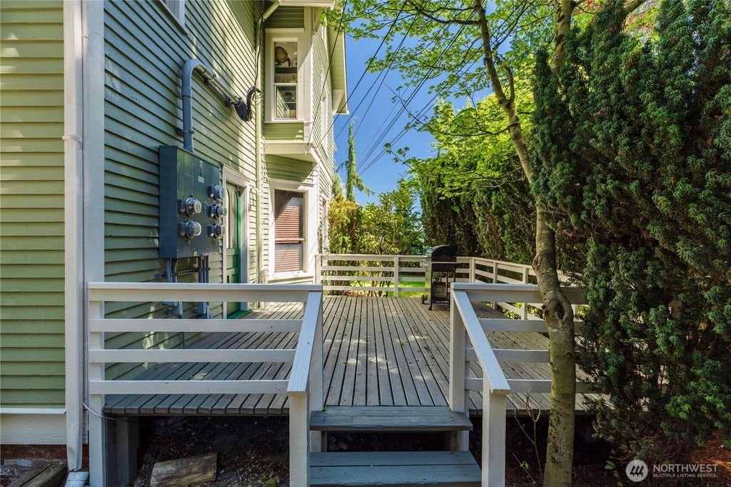 Photo of 3722 Oakes Avenue, Everett, WA 98201 (MLS # 2393324)