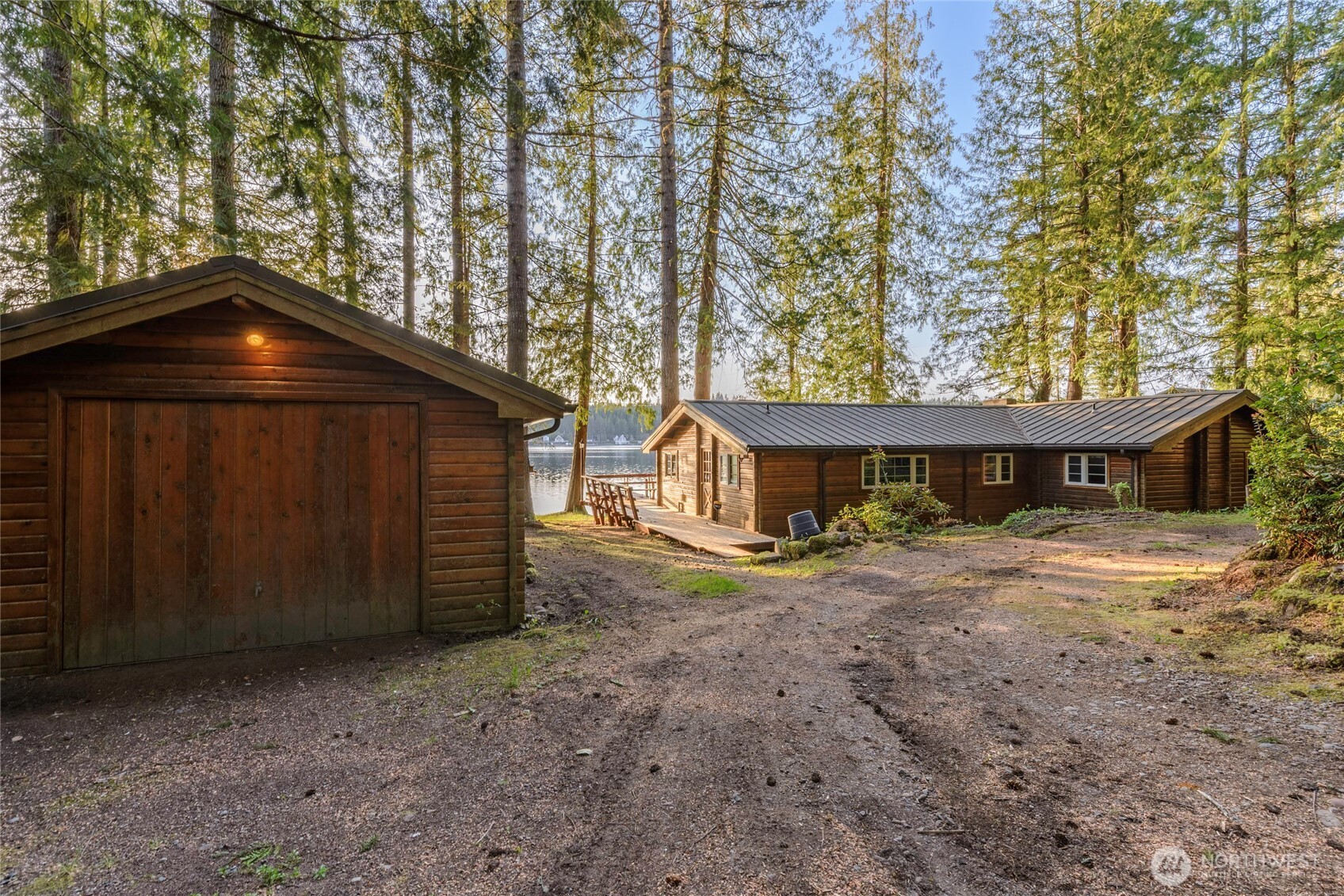 1261 E Mason Lake Drive E